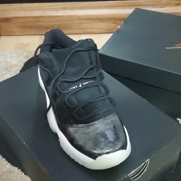 Air Jordan 11 Retro - Picture 1 of 11